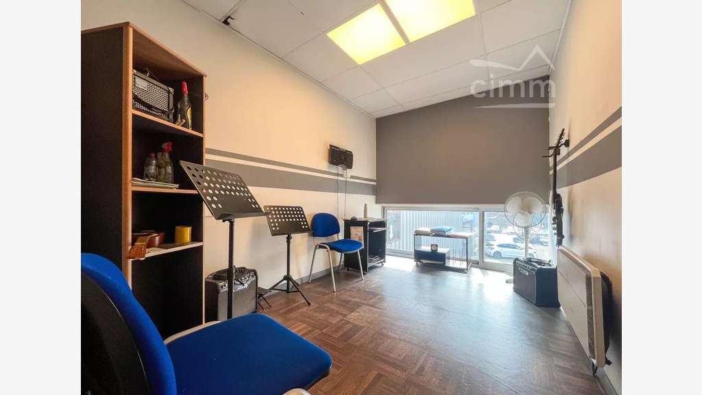 Vente local commercial 155m² à Crolles centre