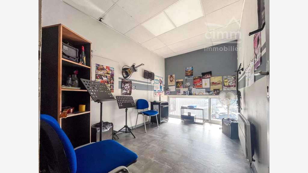 Vente local commercial 155m² à Crolles centre