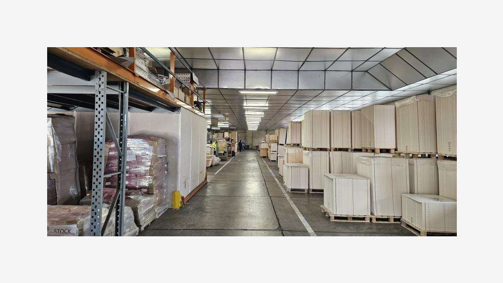 À vendre locaux industriels 5097m² à Entraigues