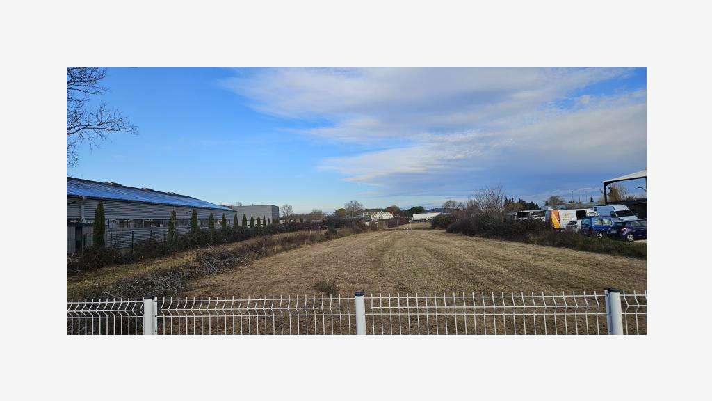 À vendre locaux industriels 5097m² à Entraigues