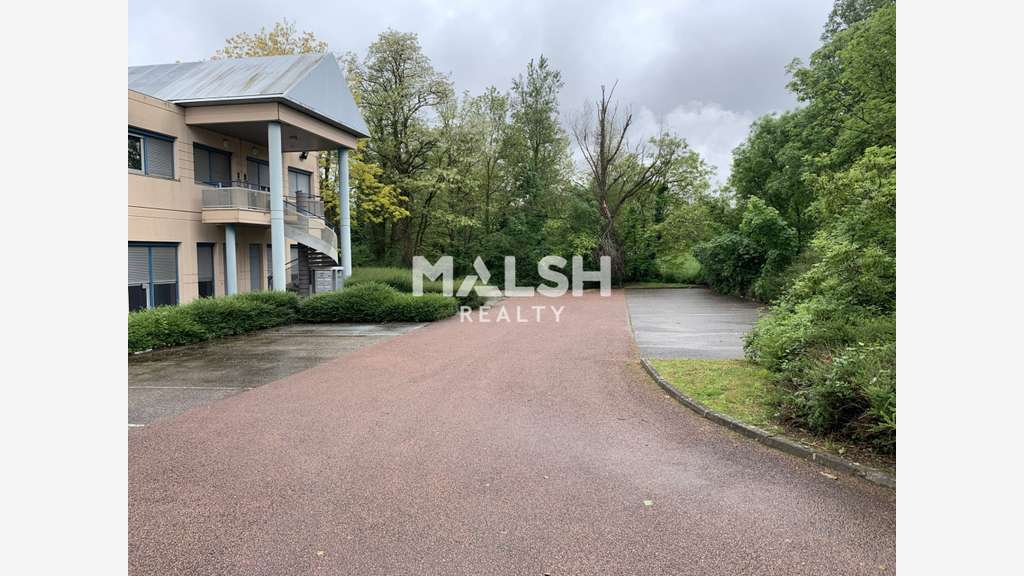 Vente locaux mixtes divisibles 1012m² à Neyron
