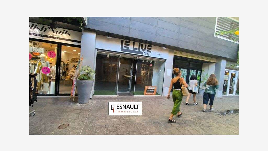 Murs commerciaux libres 51m² à vendre à Sète