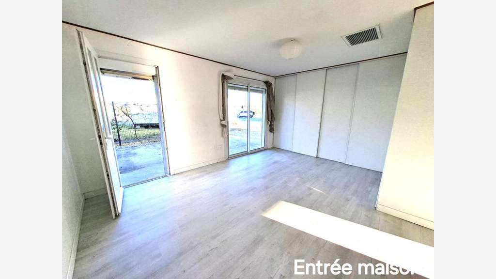 Vente murs commerciaux 327m² à Charron