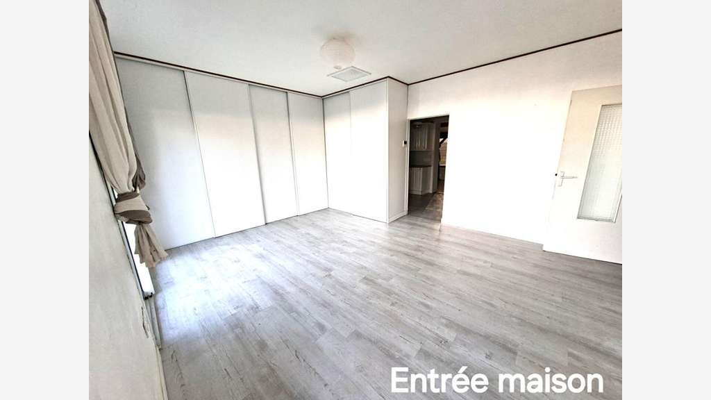 Vente murs commerciaux 327m² à Charron