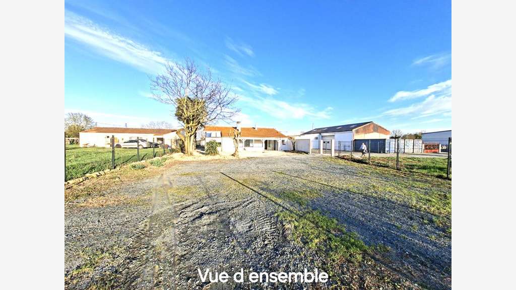 Vente murs commerciaux 327m² à Charron