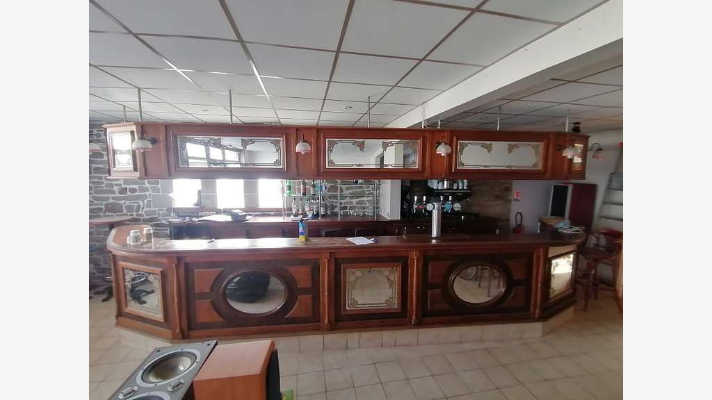 Vente murs commerciaux avec terrasse à Fouesnant