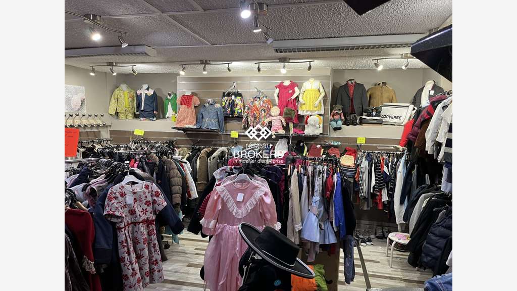 Vente local commercial de 102m² à Melun St Aspais