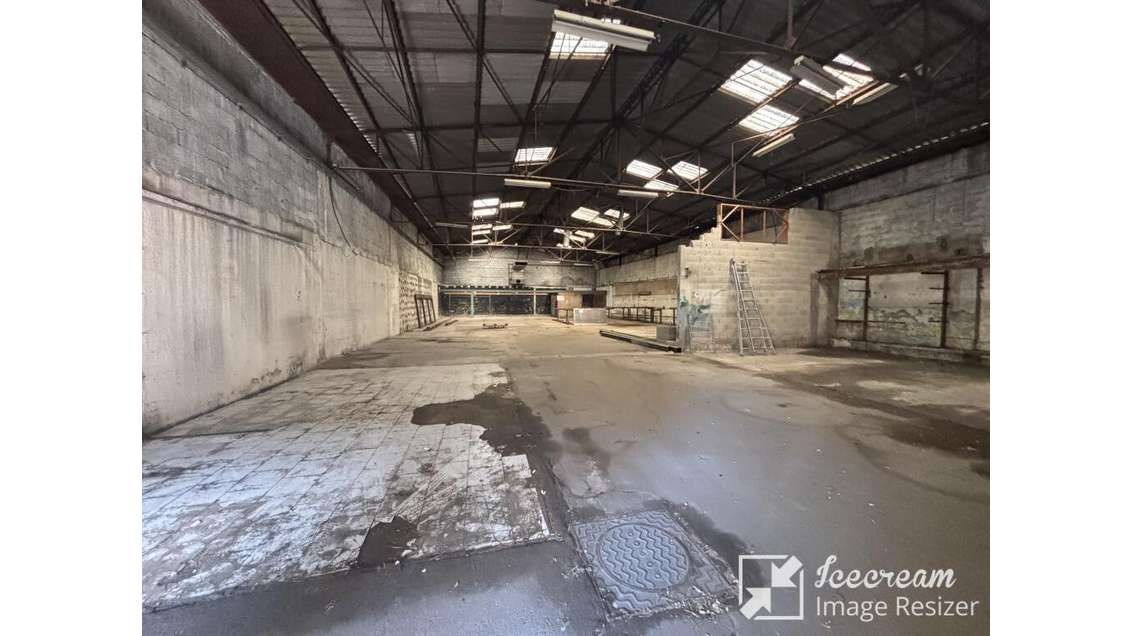 Vente murs entrepôt hangar 460m² à Marseille 13014