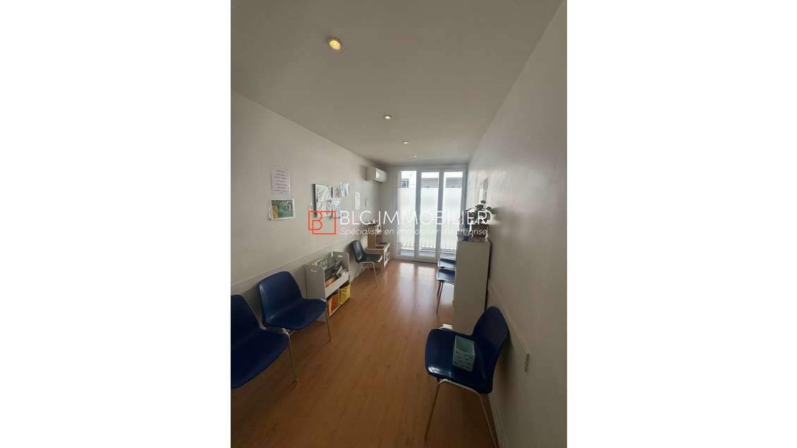 Vente murs libres 72m² R+1 à Marseille 13e