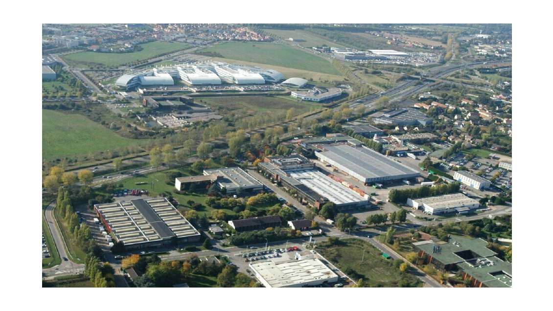 Vente murs libres atelier et bureaux à Verrières