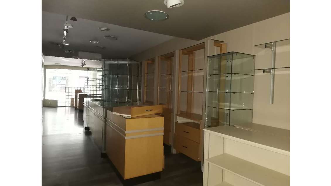 Vente local 71m² dans belle rue piétonne à Bourg 