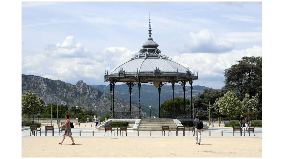 Murs commerciaux loués à vendre à Valence centre
