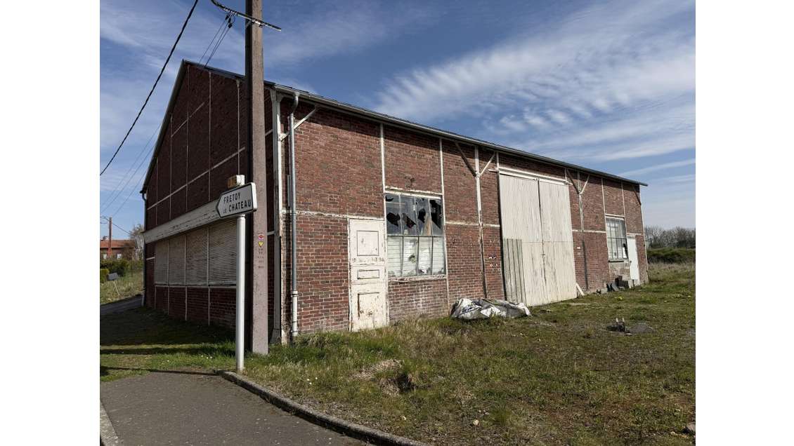 Vente hangar 200m² à Beaulieu-les-Fontaines