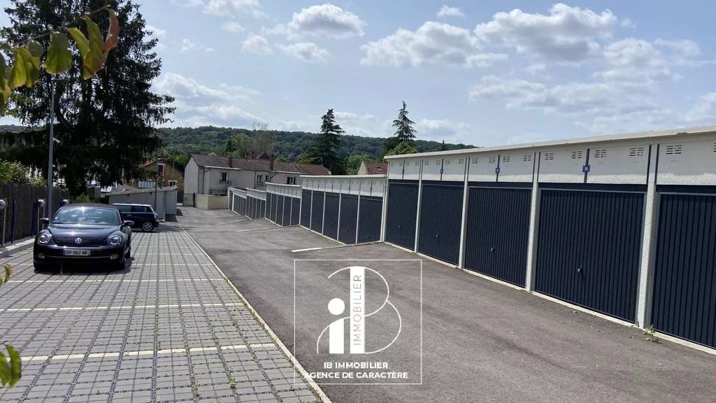 Ensemble de garages à vendre à Chevreuse centre