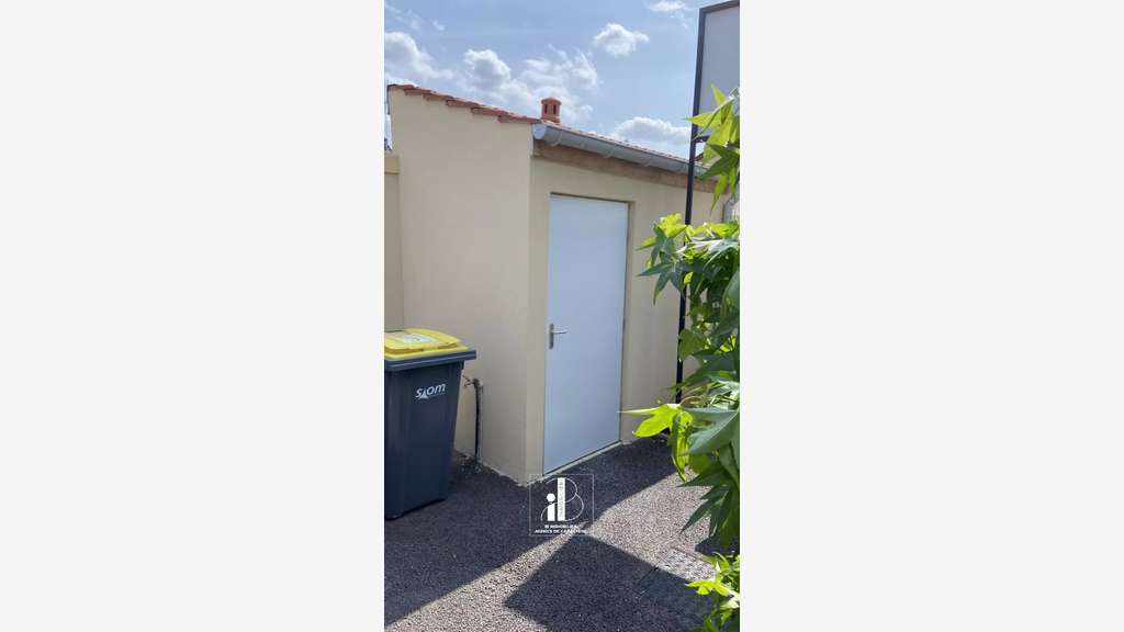 Ensemble de garages à vendre à Chevreuse centre