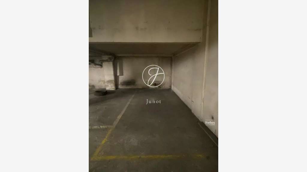Vente parking 1 place borne élec Paris 17e Ampère
