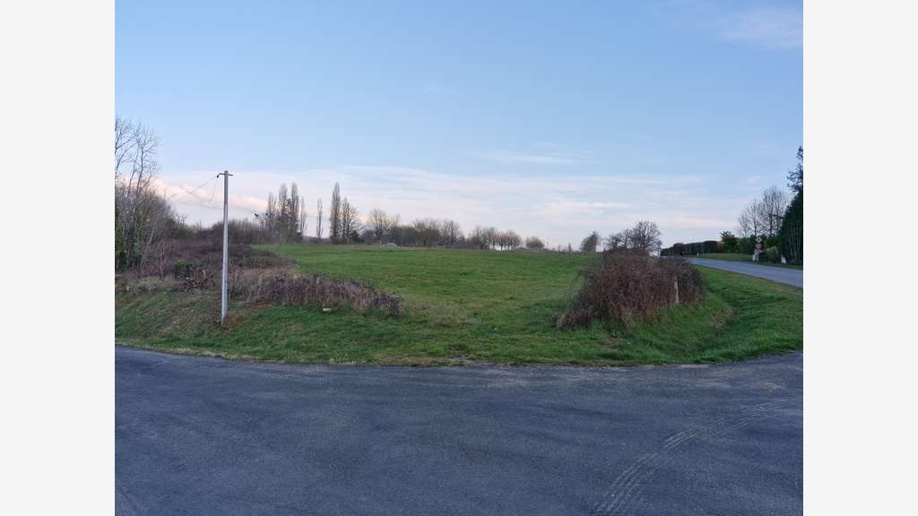 AV Terrain 15934m² za le Theillou à Pierre Bufière