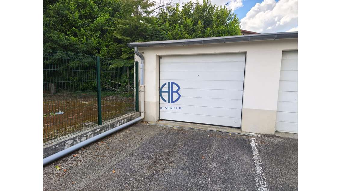 Vente garage fermé en résidence à Renage