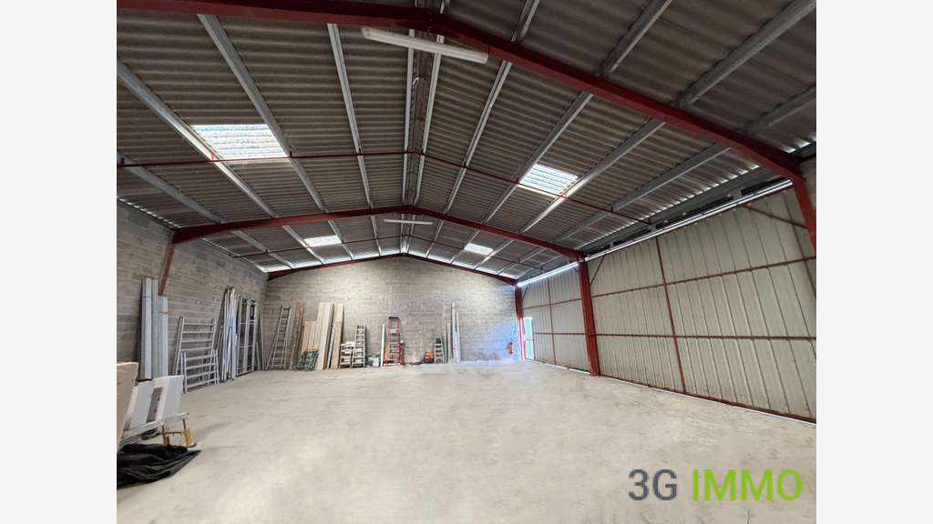 Vente entrepôt 300m² empl stratégique Saint-Palais