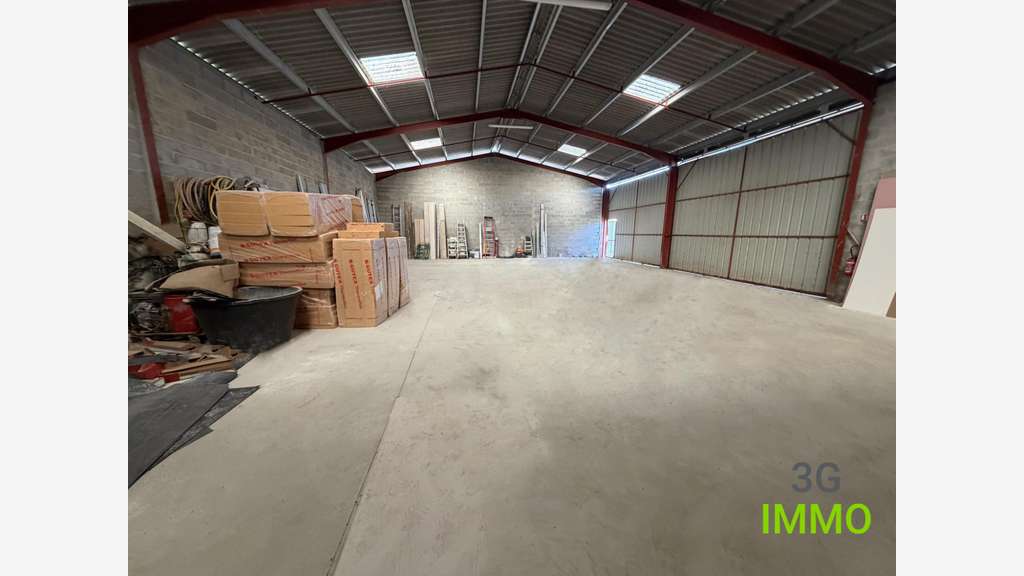 Vente entrepôt 300m² empl stratégique Saint-Palais