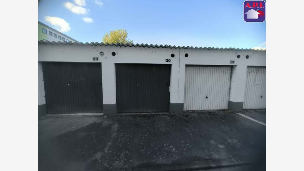 GARAGE DE 13 M² Situé au sein d'une résidence sécu