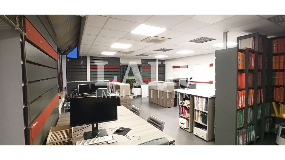 Vend bureaux de plain-pied 220m² à la Ferté Macé