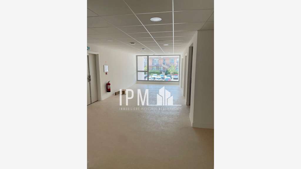 Vente bureaux 413m² R+2 loué à Gardanne