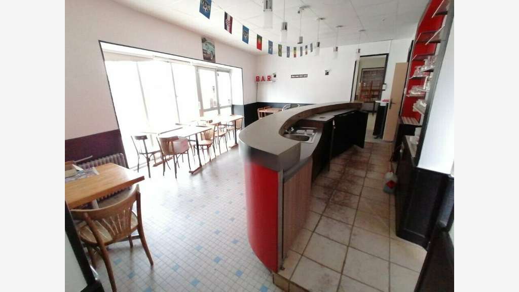 Ancien hôtel de 245m² à vendre à Châtellerault