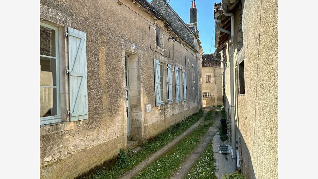 Bâtisse de 130m² à vendre en centre bourg Vienne