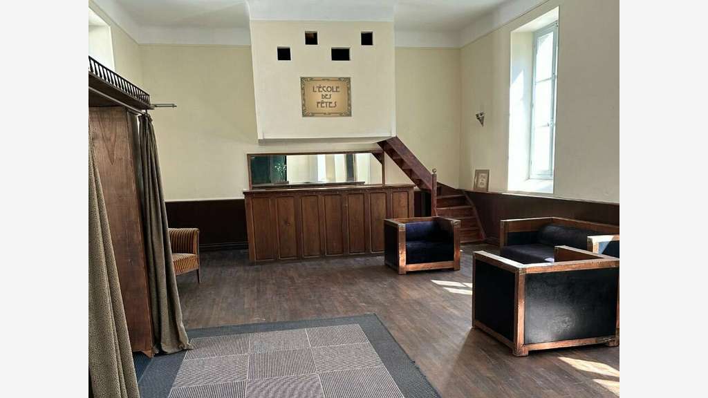 Bâtisse de 130m² à vendre en centre bourg Vienne