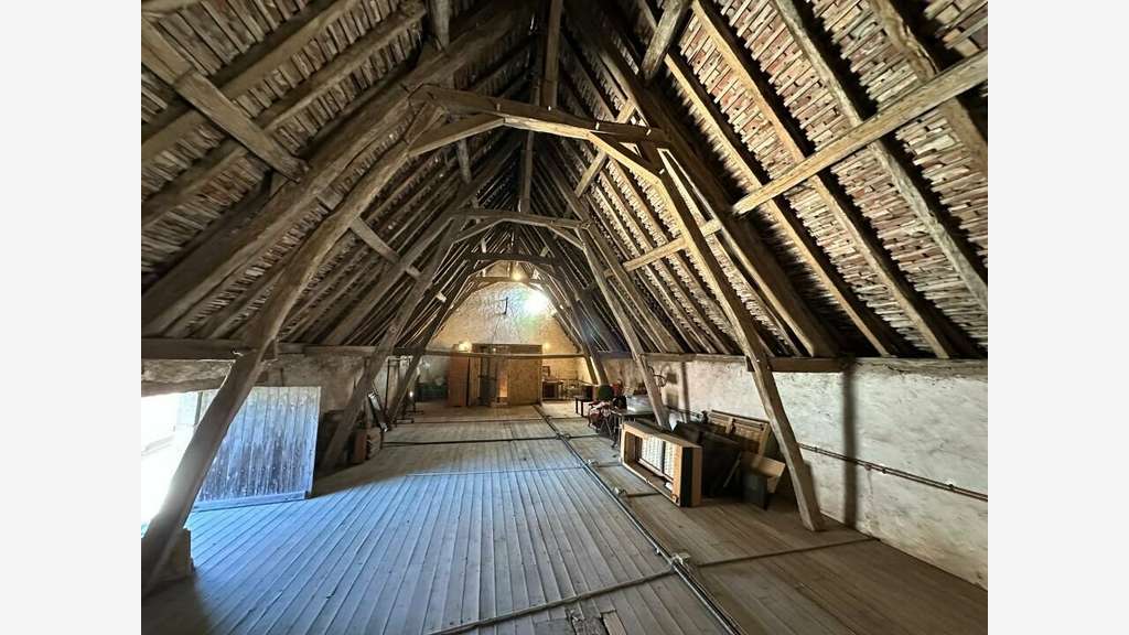 Bâtisse de 130m² à vendre en centre bourg Vienne