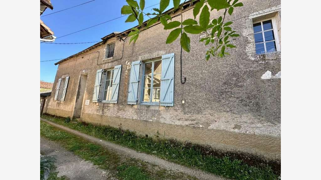 Bâtisse de 130m² à vendre en centre bourg Vienne