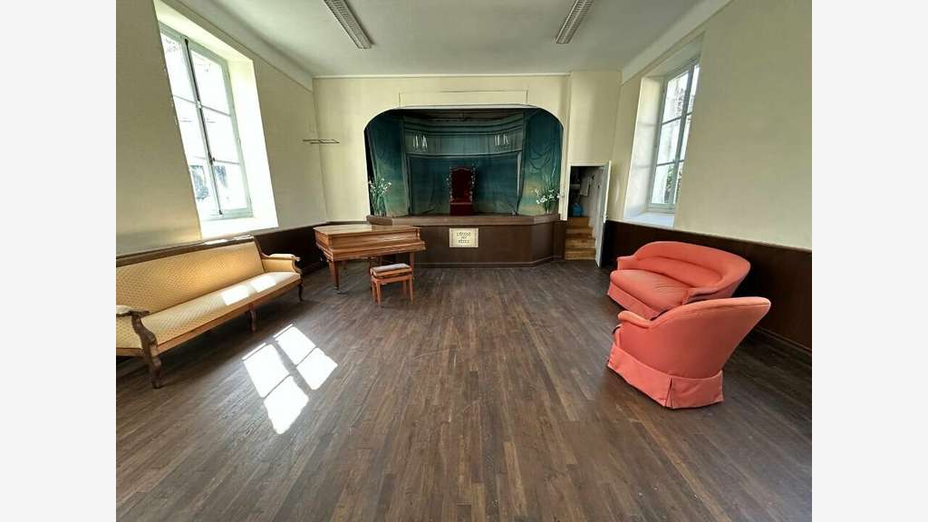 Bâtisse de 130m² à vendre en centre bourg Vienne