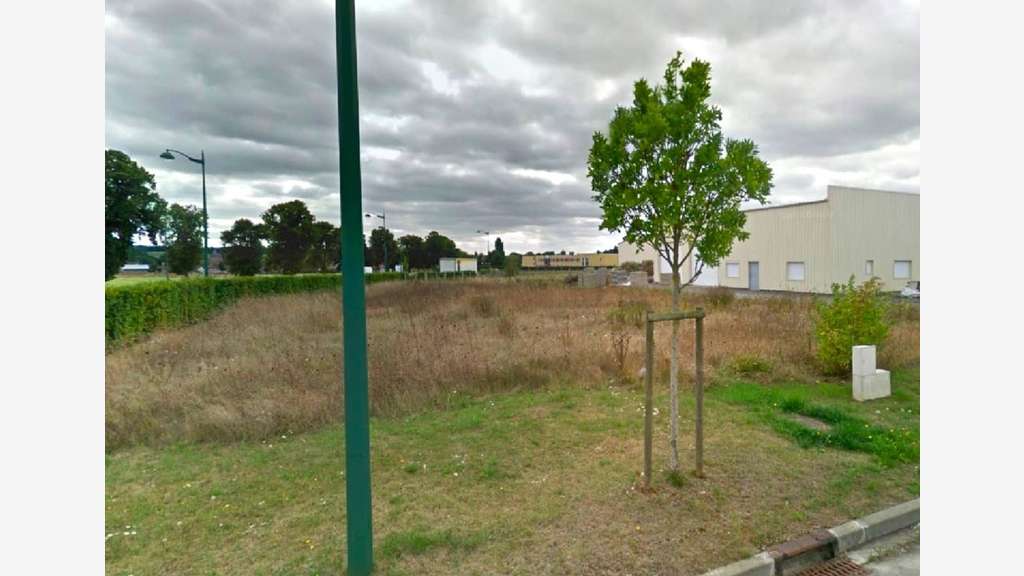 À vendre terrain Industriel 2 000m² à Faverolles