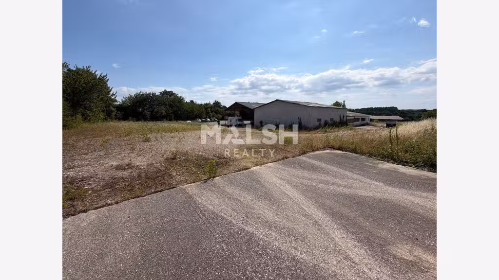 Terrain 6000m² avec local 520m² ZI Montbertrand