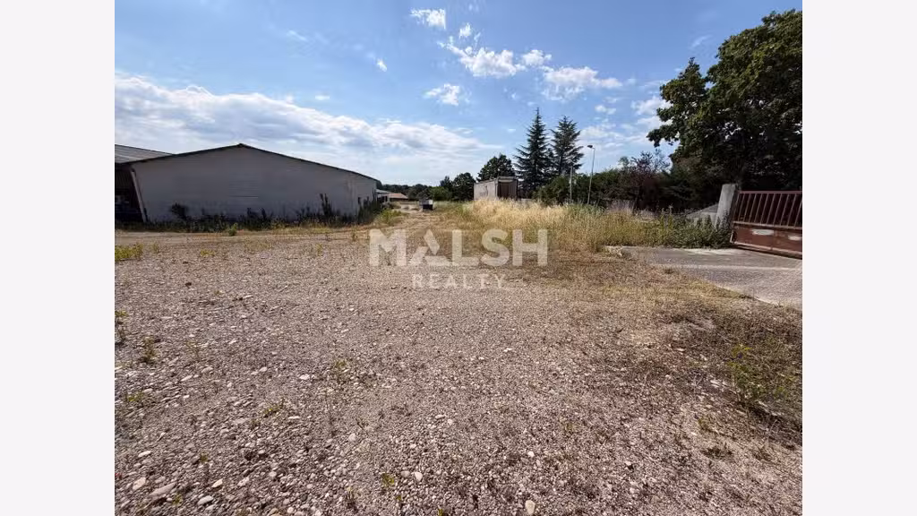 Terrain 6000m² avec local 520m² ZI Montbertrand