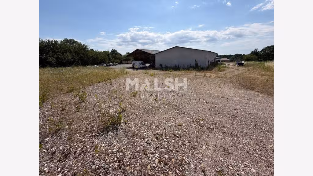 Terrain 6000m² avec local 520m² ZI Montbertrand