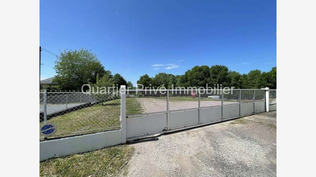 Terrain industriel, artisanal 6800m² à Allassac
