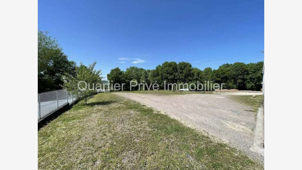 Terrain industriel, artisanal 6800m² à Allassac
