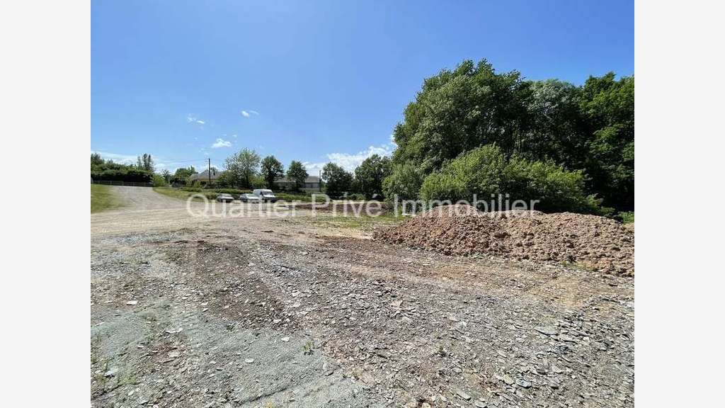 Terrain industriel, artisanal 6800m² à Allassac