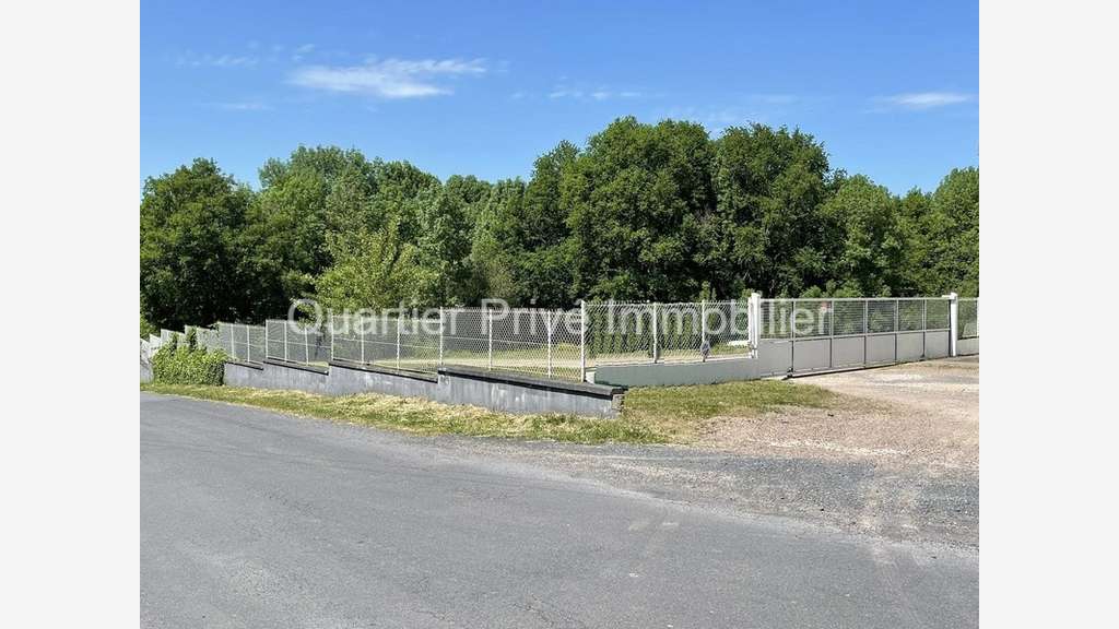 Terrain industriel, artisanal 6800m² à Allassac