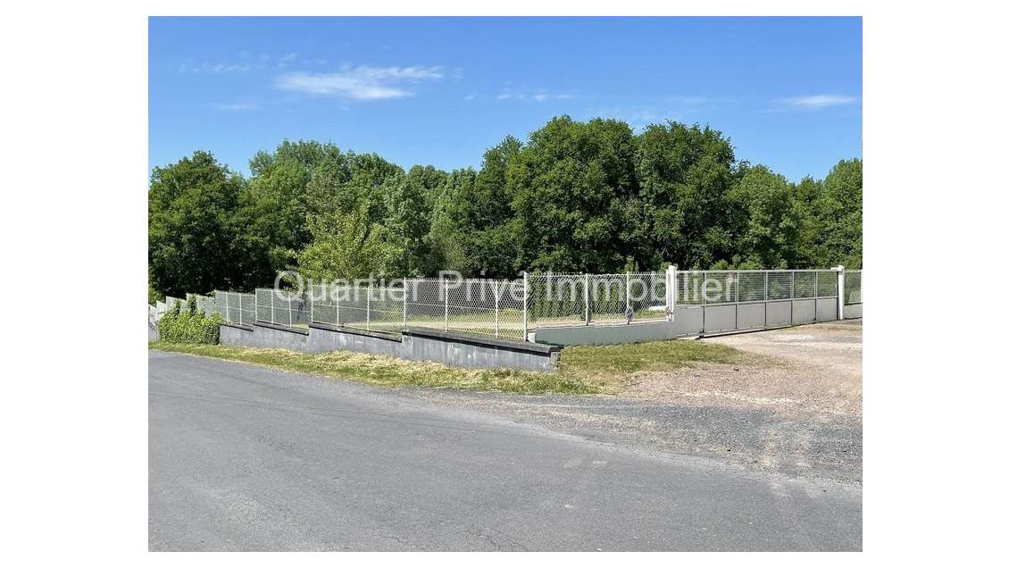 Terrain industriel, artisanal 6800m² à Allassac