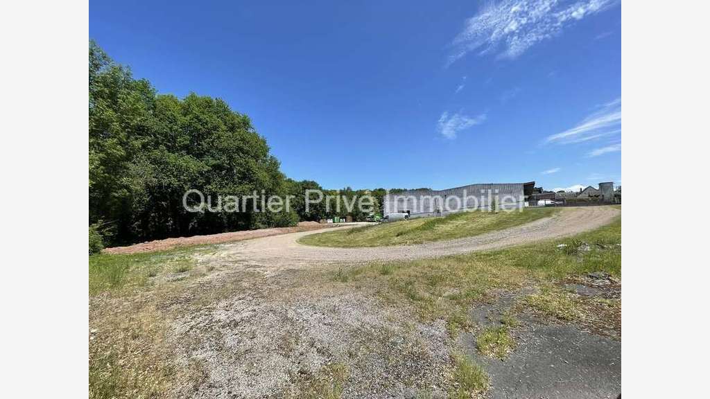 Terrain industriel, artisanal 6800m² à Allassac