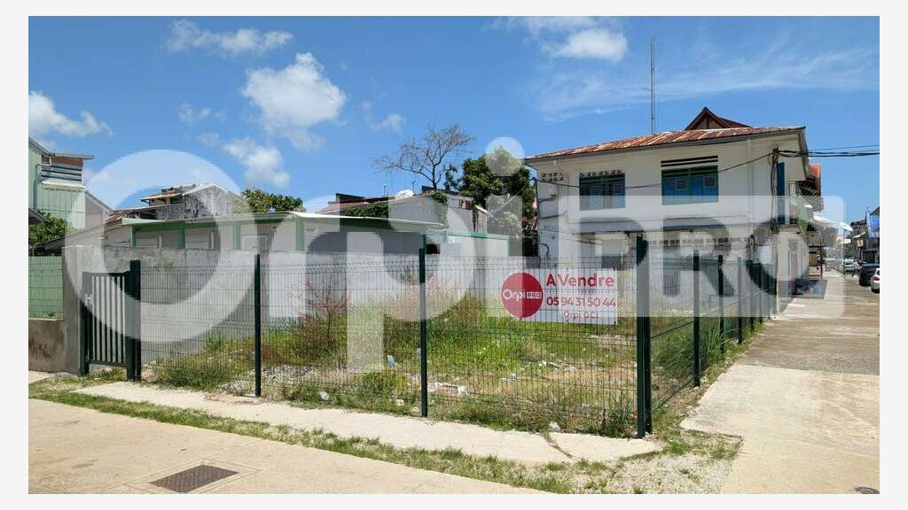 Terrain de 159m² à vendre en angle de rue Cayenne