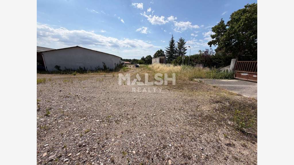 Terrain de 6 000 m² avec local d'activités de 520