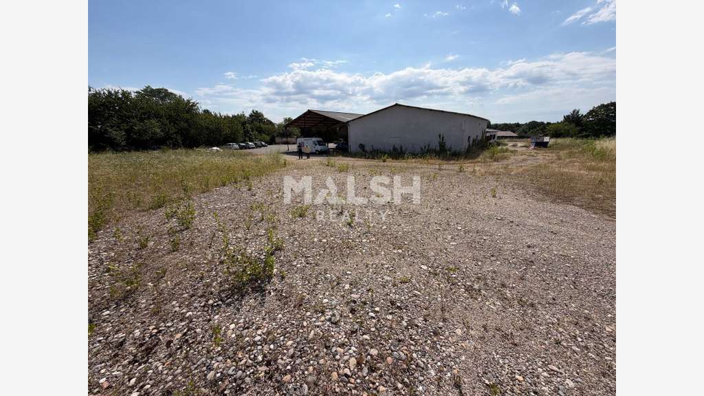 Terrain de 6 000 m² avec local d'activités de 520