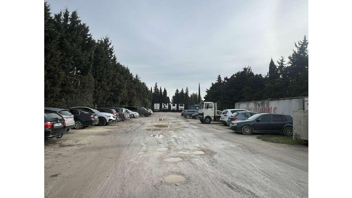 Terrain 2475m² à vendre à Châteaurenard zone UZB