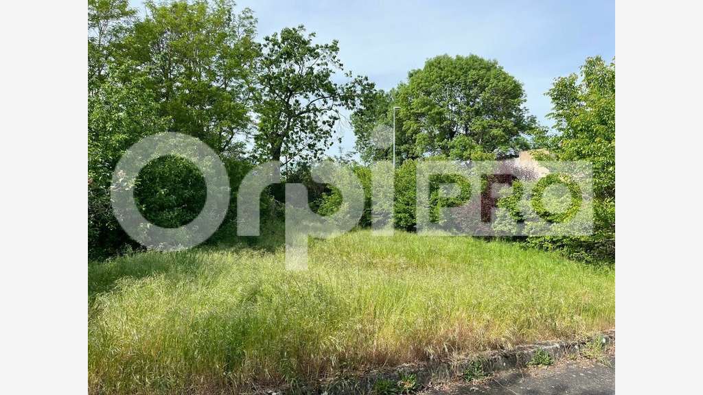 Terrain de 924m² à vendre à Désertines