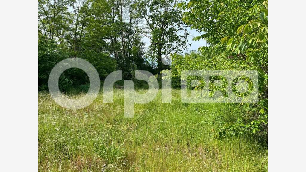 Terrain de 924m² à vendre à Désertines