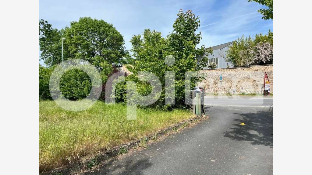 Terrain de 924m² à vendre à Désertines